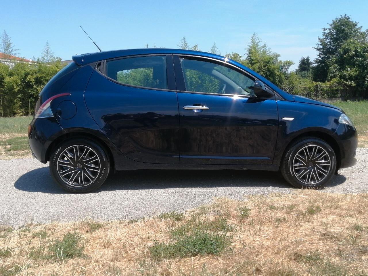 Lancia Ypsilon 1.2 69 CV 5 porte Gold