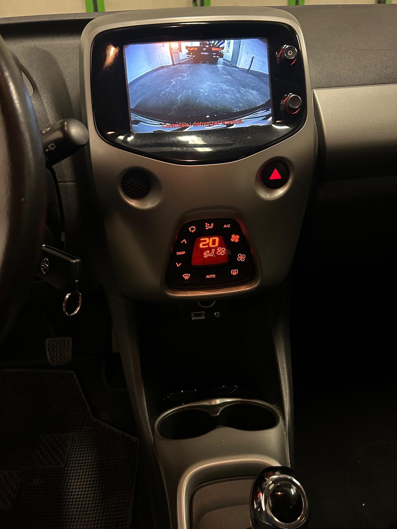 Toyota Aygo 1.0 VVT-i 69 CV 5 porte x-clusiv MMT