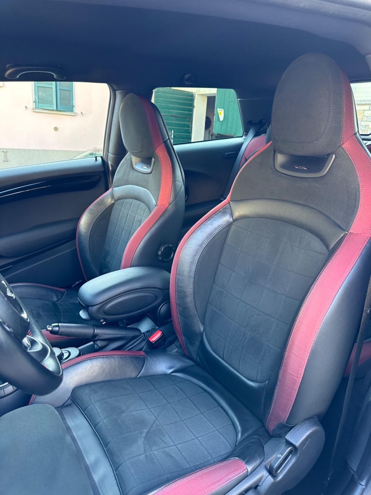 Mini COOPER JCW 233CV FULLOPT KMCERT UNICOPR