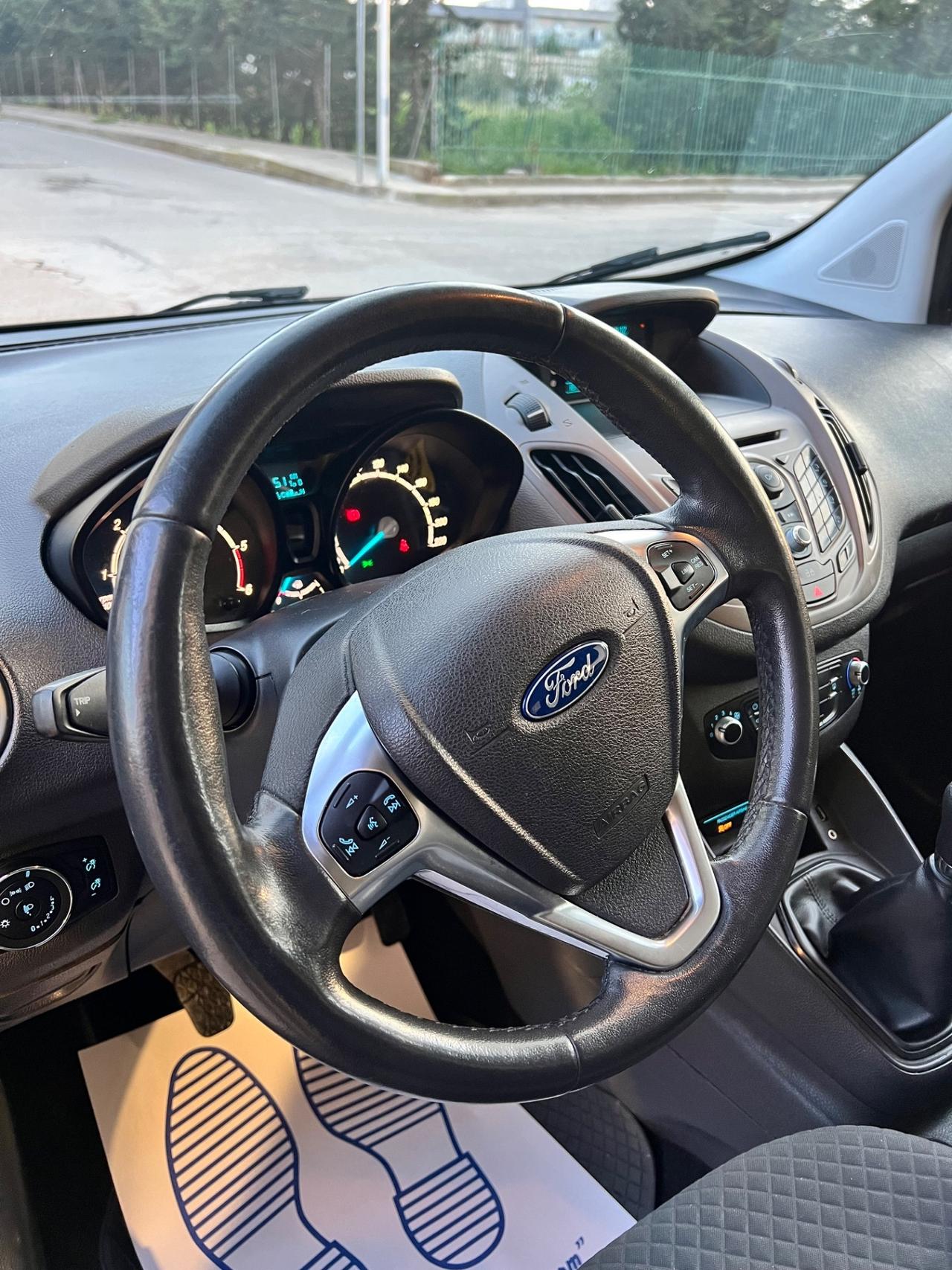 Ford Tourneo Courier 1.5 TDCI 75 CV Titanium