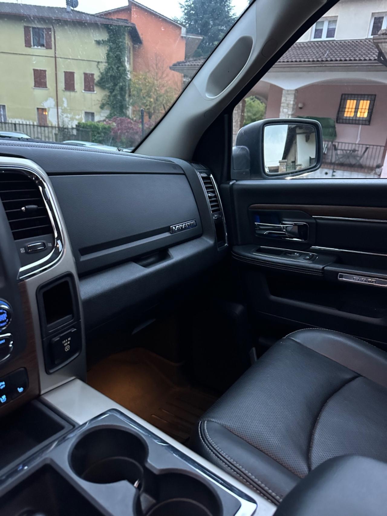 Dodge RAM LARAMIE AMATORE 4x4 KMCERT UNICOPR