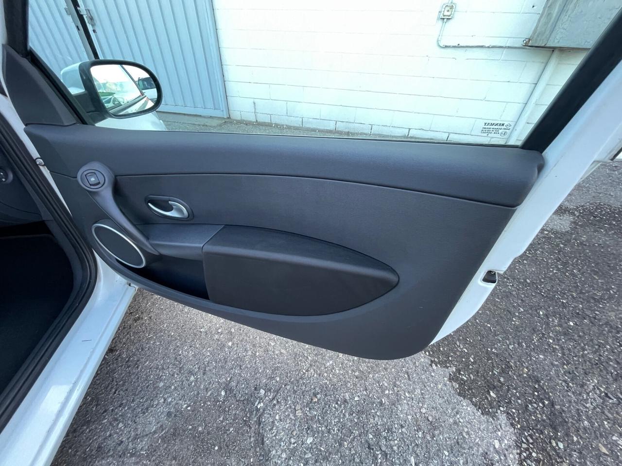 Renault Clio 1.2 16V 3 porte Confort