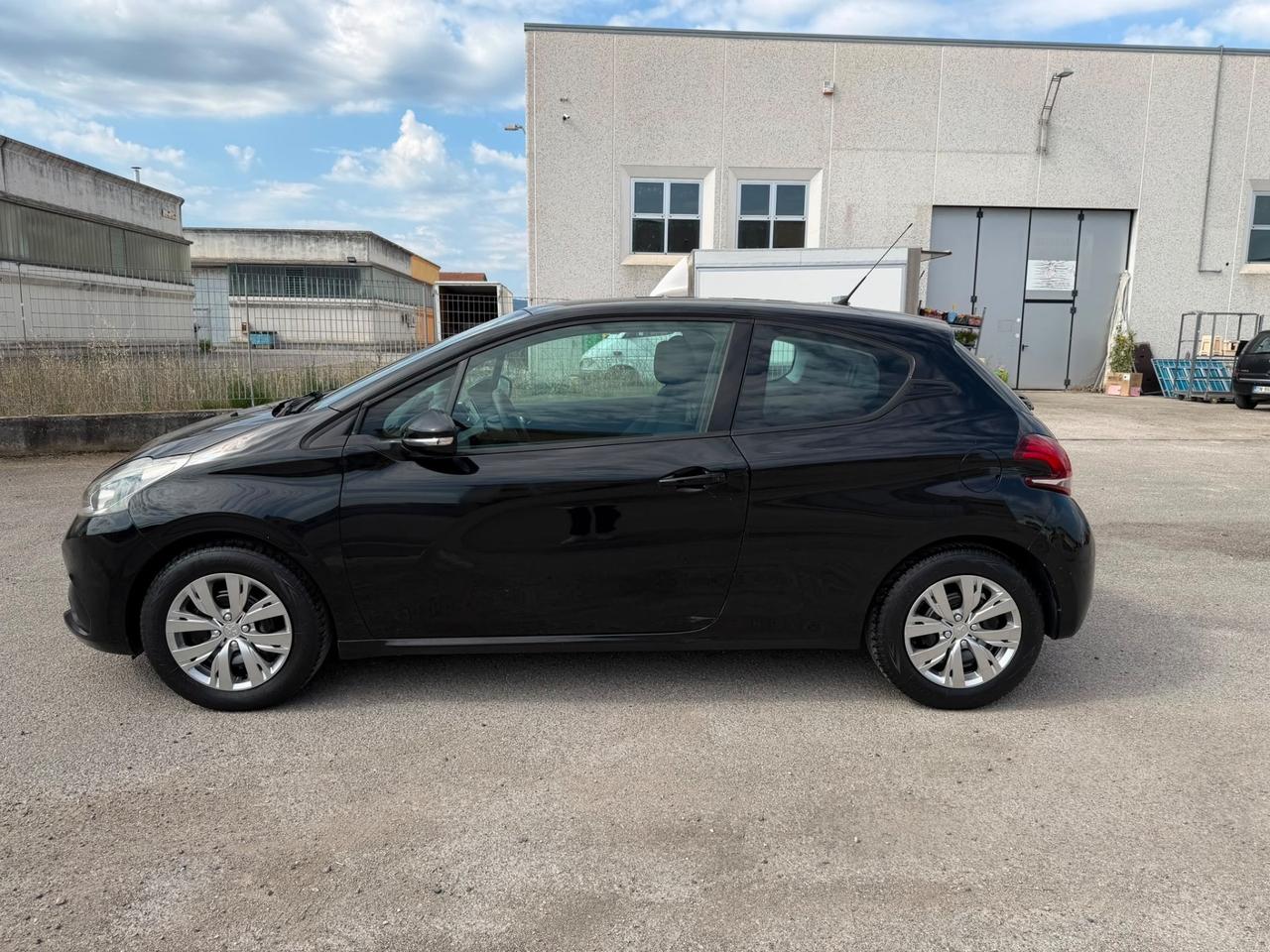 Peugeot 208 PureTech 82 Allure 120000 km