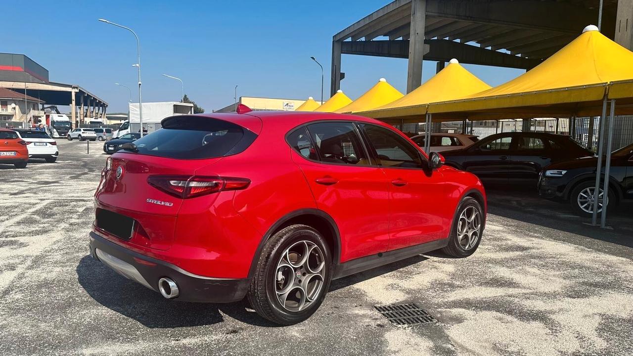 Alfa Romeo Stelvio 2.2 Turbodiesel 150 CV AT8 RWD Business