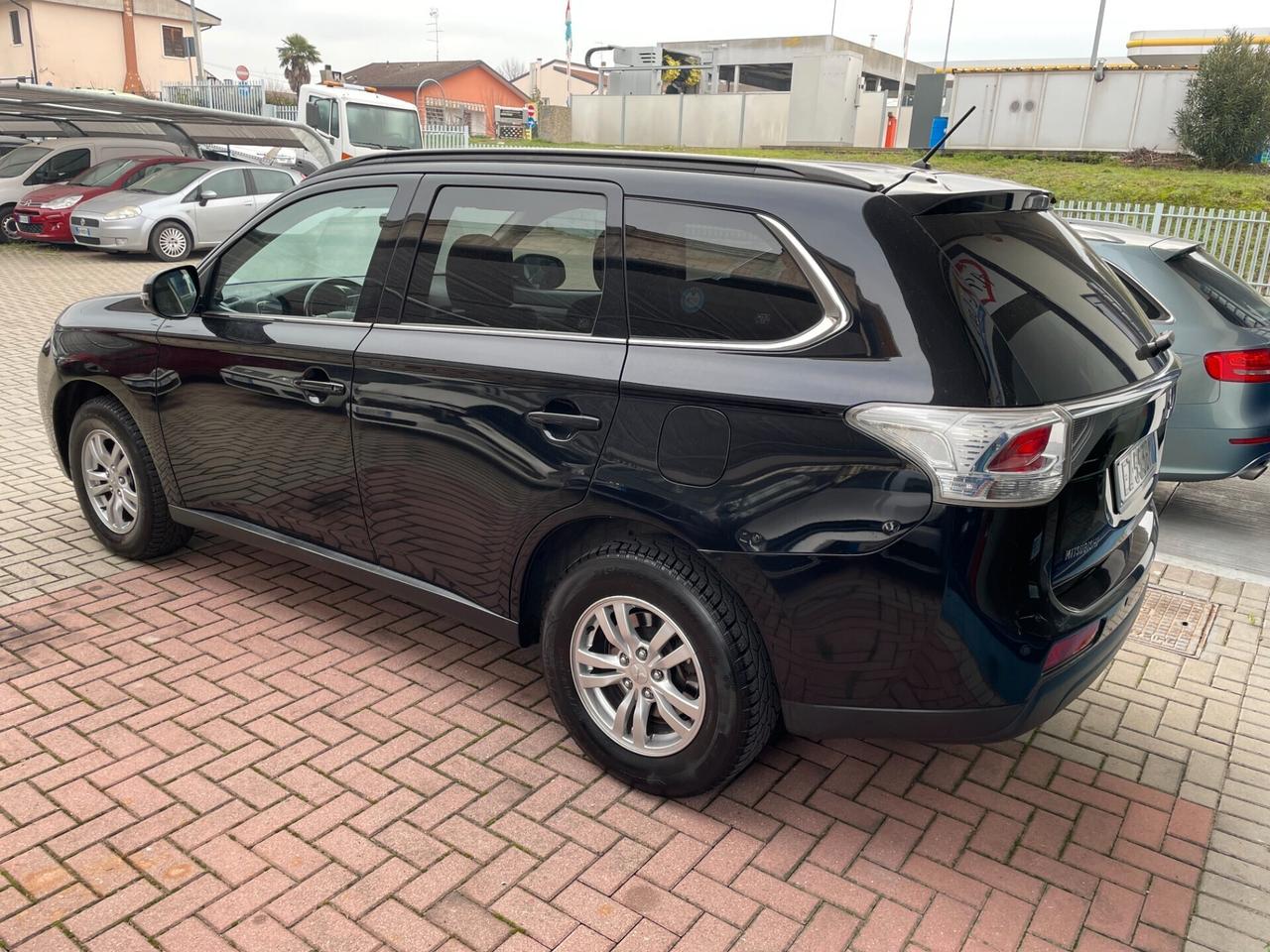 Mitsubishi Outlander 2.2 DI-D 4WD Intense