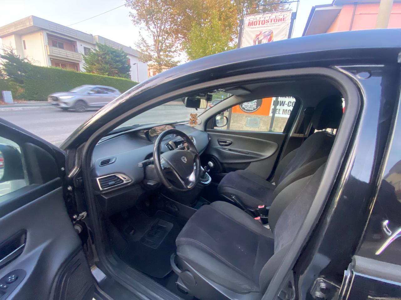 Lancia Ypsilon 1.2 69 CV 5 porte S&S Platinum