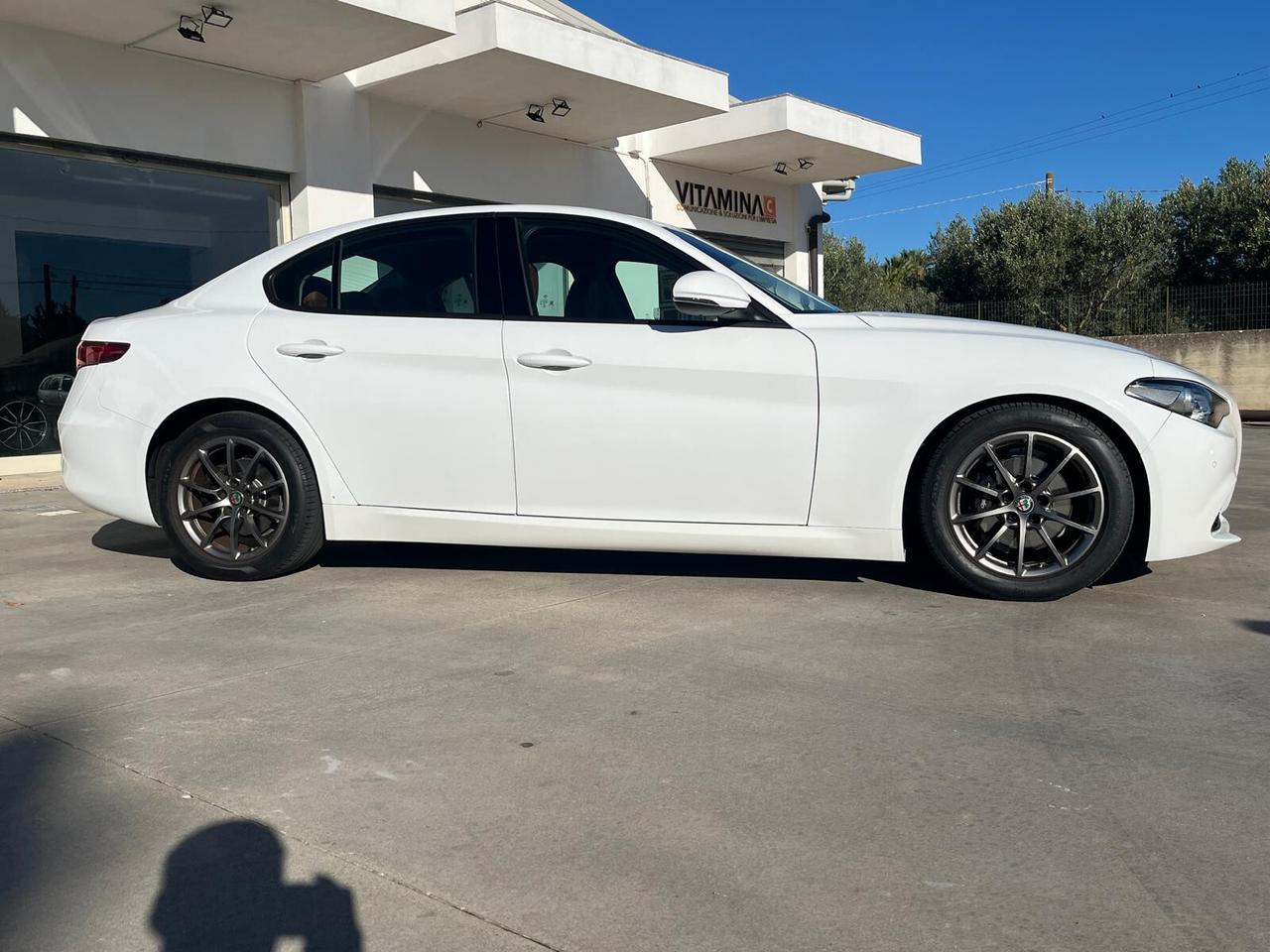 Alfa Romeo Giulia 2.2 Turbodiesel 180 CV AT8 Business Sport Launch Ed.