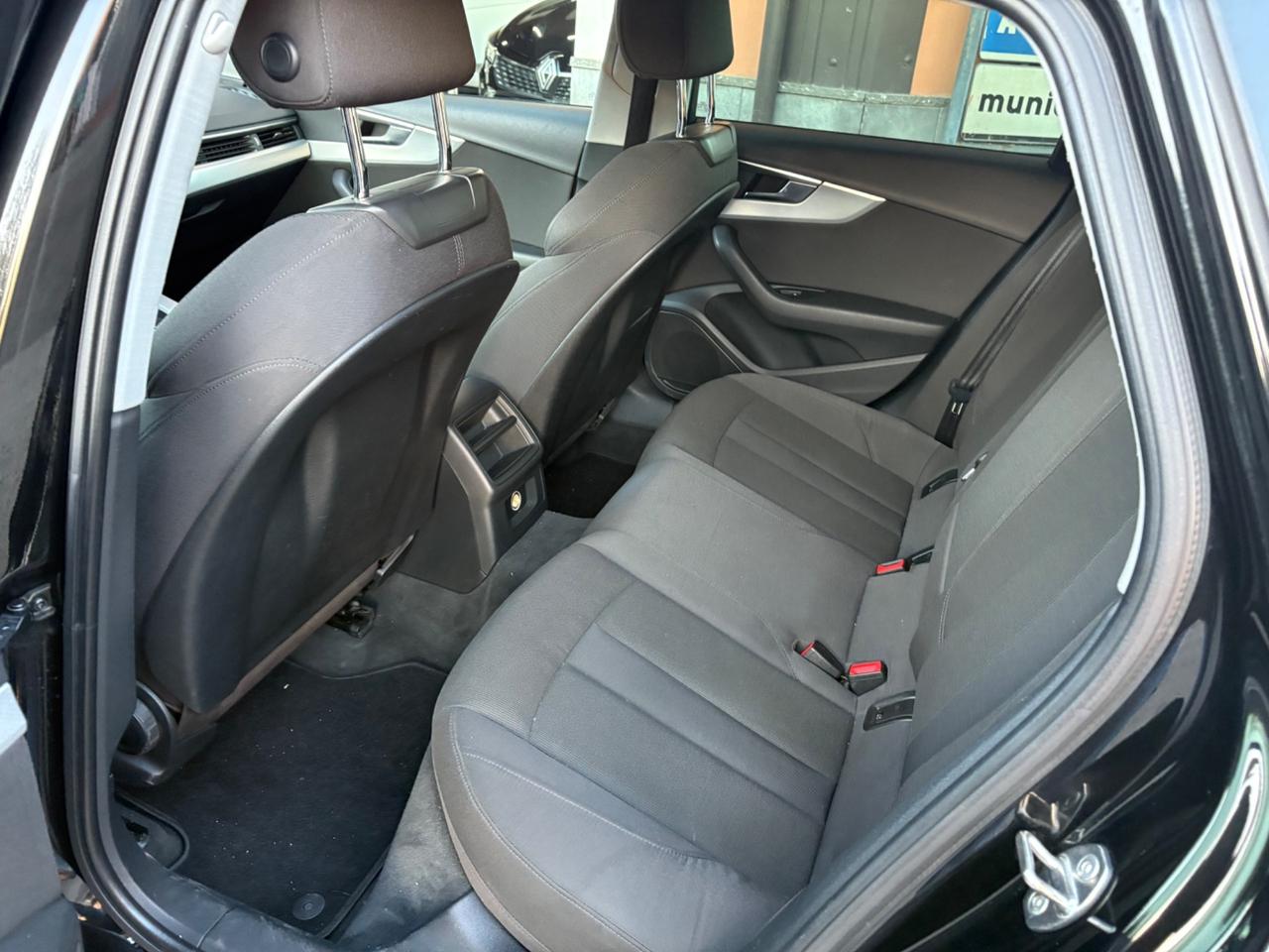 Audi A4 2.0 TDI 150 CV ultra S tronic Sport