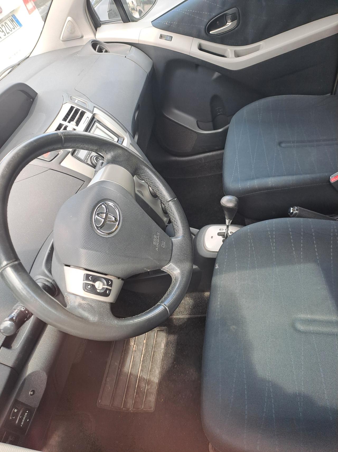 Toyota Yaris 1.3 benzina 5 porte M-MT Sol automatico