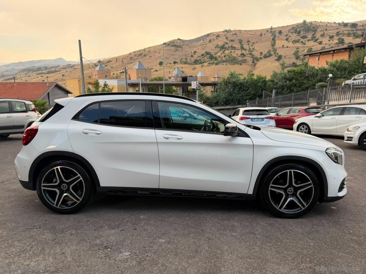 MERCEDES-BENZ GLA 200 d Automatic 4Matic Premium
