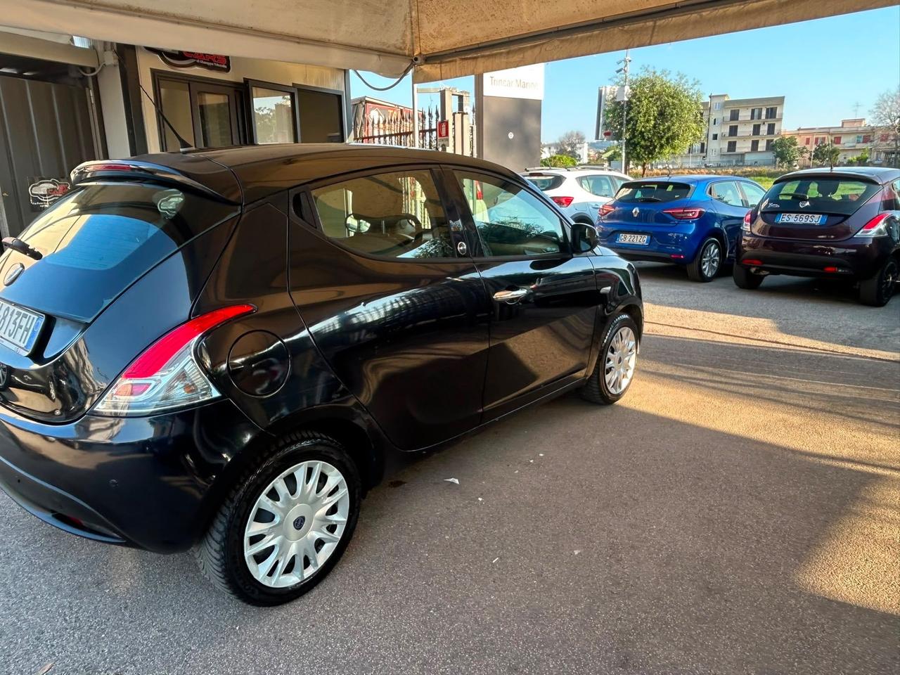 Lancia Ypsilon 1.2 69 CV 5 porte GPL Ecochic Silver