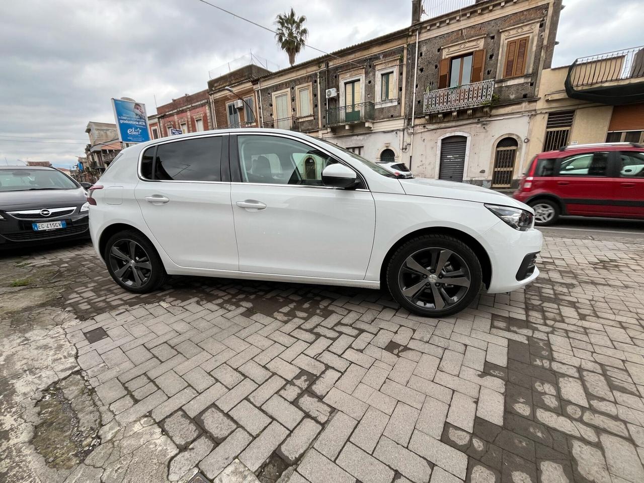 Peugeot 308 BlueHDi 130 S&S EAT8 Allure