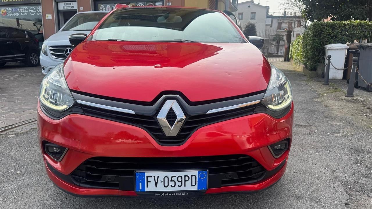 Renault Clio dCi 8V 90 CV EDC 5 porte Moschino Intens