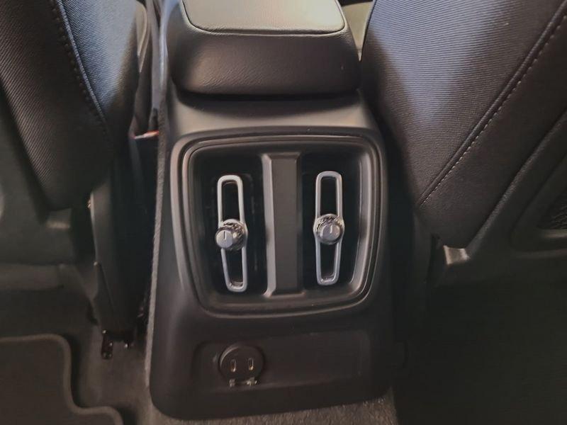 Volvo XC40 Recharge T4 129+82 Plug-In Hybrid Automatica Recharge Plus Dark N1 Autocarro
