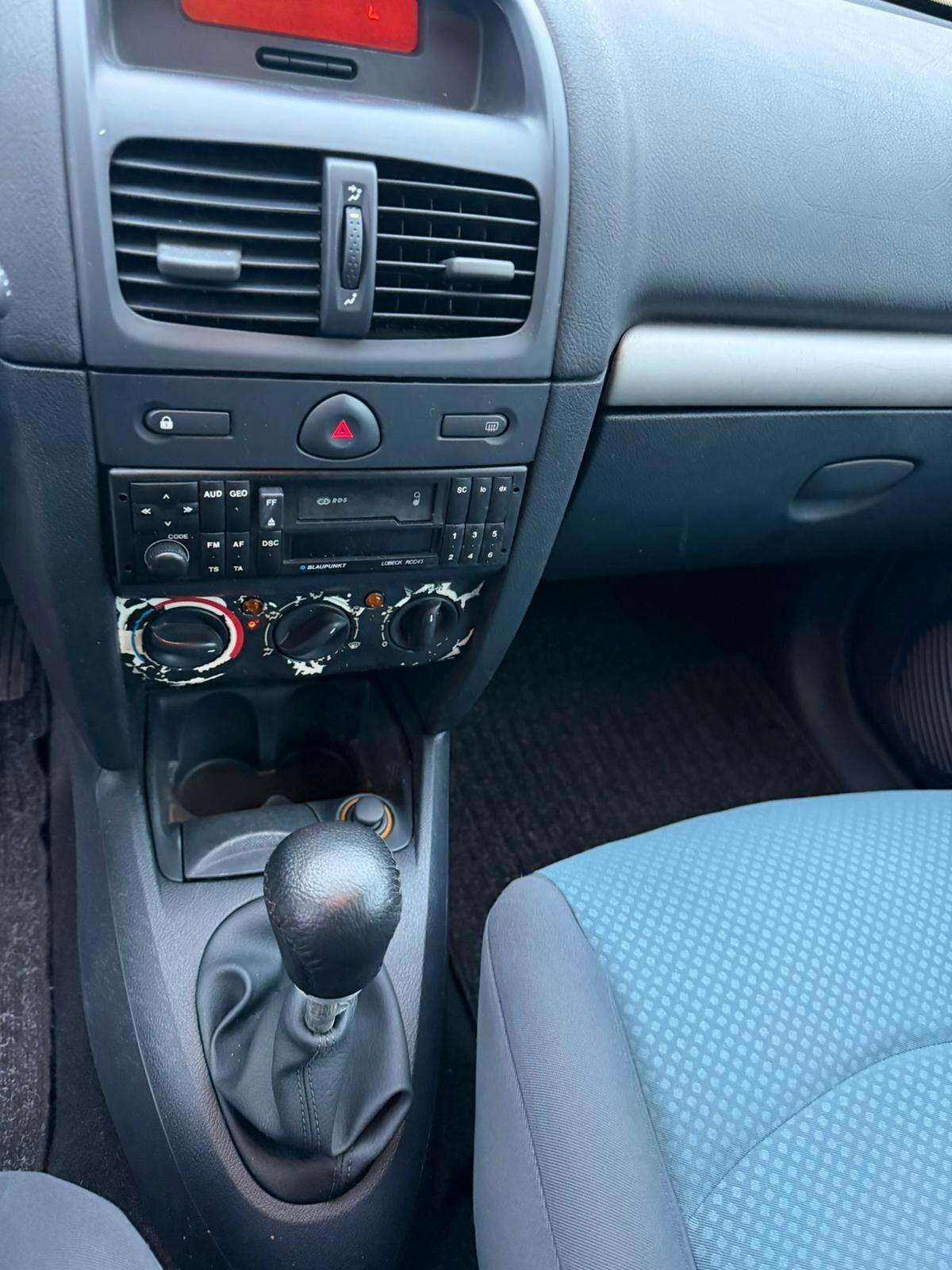 NEOPATENTATI clio 1500 DIESEL ottime condizioni