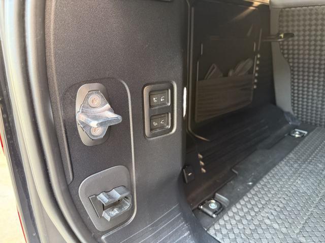 LAND ROVER Defender 110 3.0D I6 300 CV AWD Auto X-Dynamic HSE
