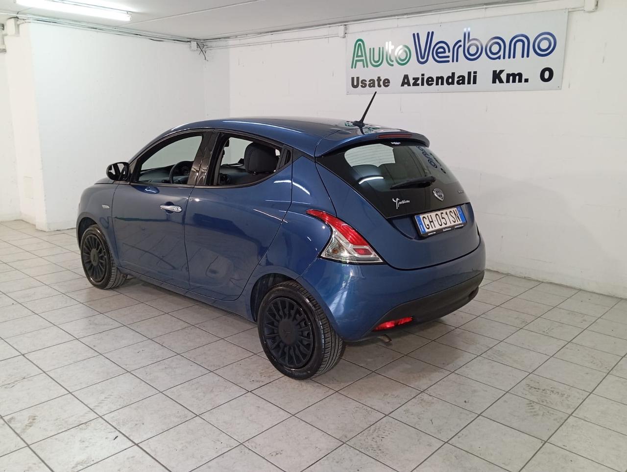Lancia Ypsilon 1.0 FireFly 5 porte S&S Hybrid Ecochic Silver