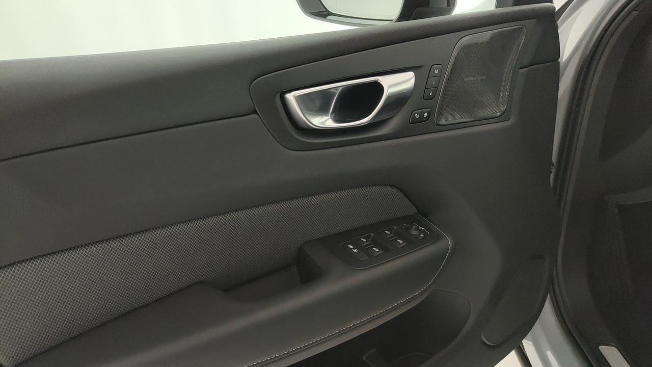 VOLVO XC60 2.0 b5 Plus Dark awd auto