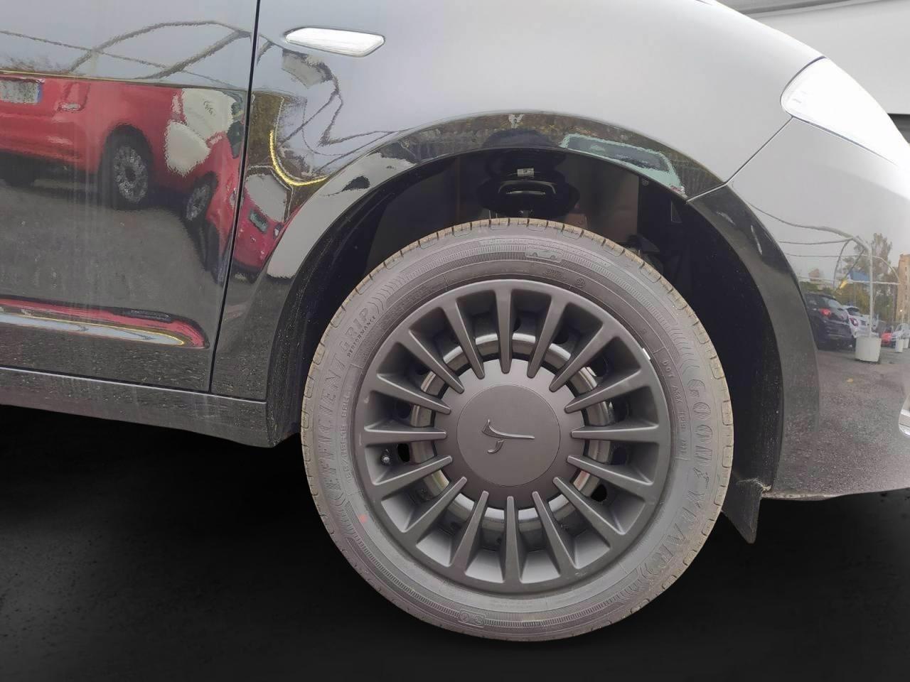 LANCIA Ypsilon III 2021 - Ypsilon 1.0 firefly hybrid Silver s&s 70cv