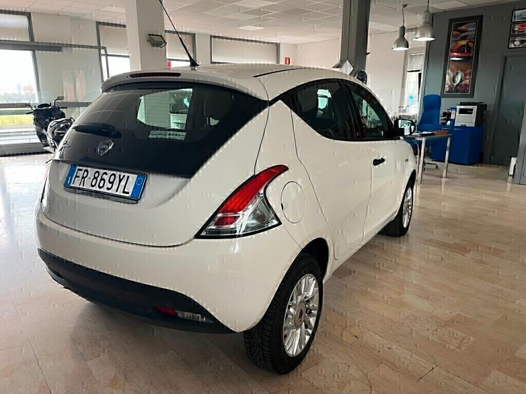 Lancia Ypsilon 0.9 TwinAir 5p Ecochic Metano Adatta per Neopatentati