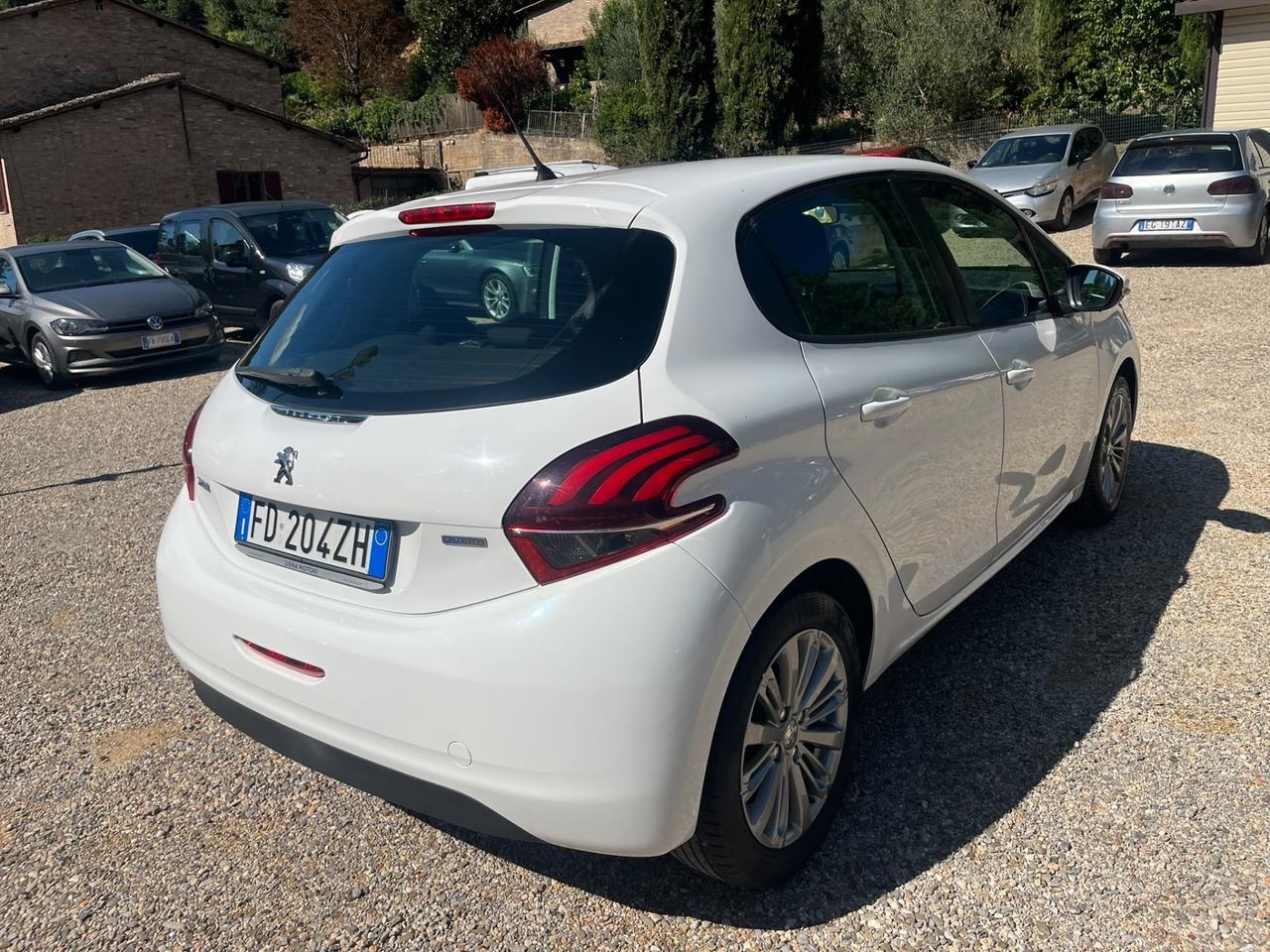 Peugeot 208 PureTech 82 5p. Allure