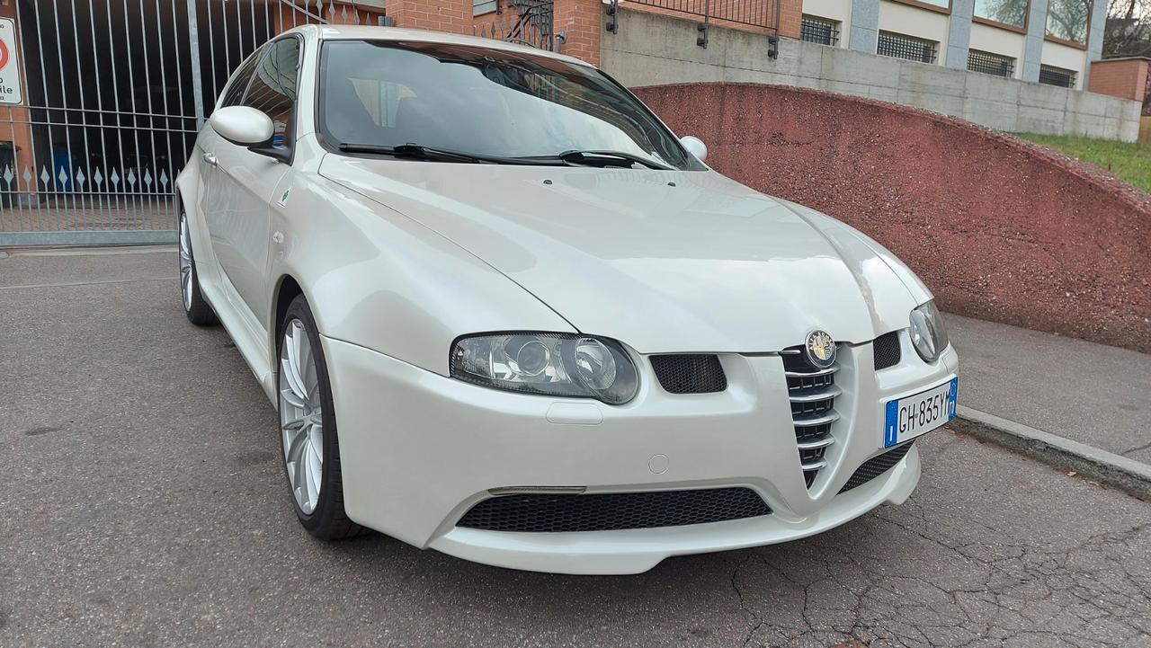 Alfa Romeo 147 GTA 3.2i V6 24V (cambio manuale)