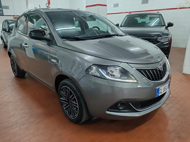 Lancia Ypsilon 1.0 hybrid Gold CARPLAY 4 vetri elettrici