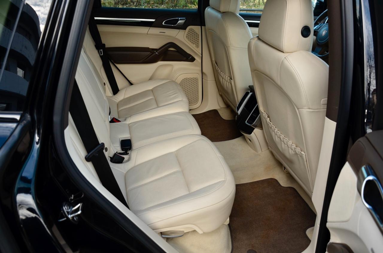 PORSCHE CAYENNE 3.0 V6 TDI 245cv TIPTRONIC, SERVICE BOOK PRESENTE, UFF ITALIANA, PELLE TOTALE, 21″, PERMUTE