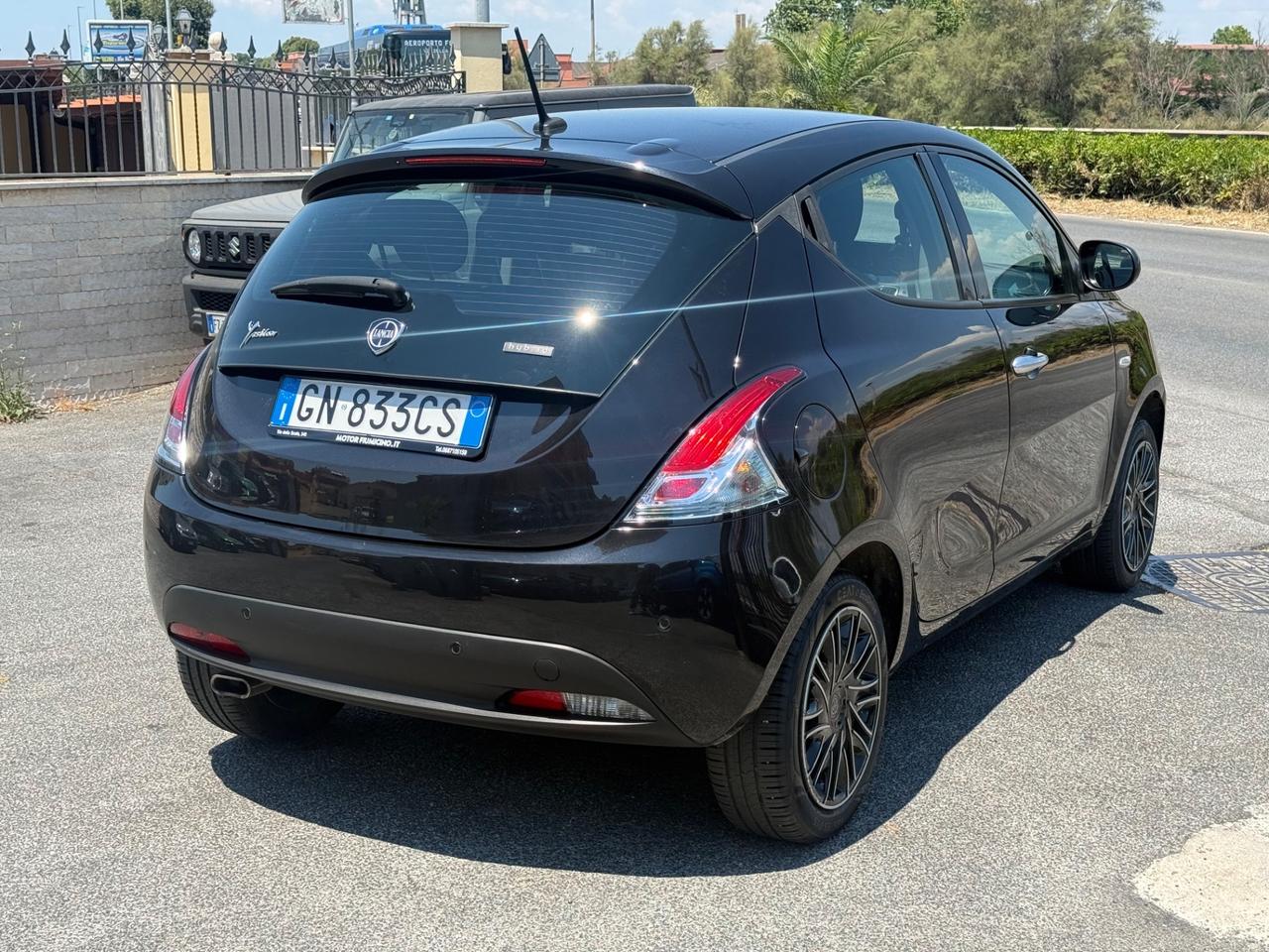 Lancia Ypsilon 1.0 FireFly 5 porte Hybrid Gold