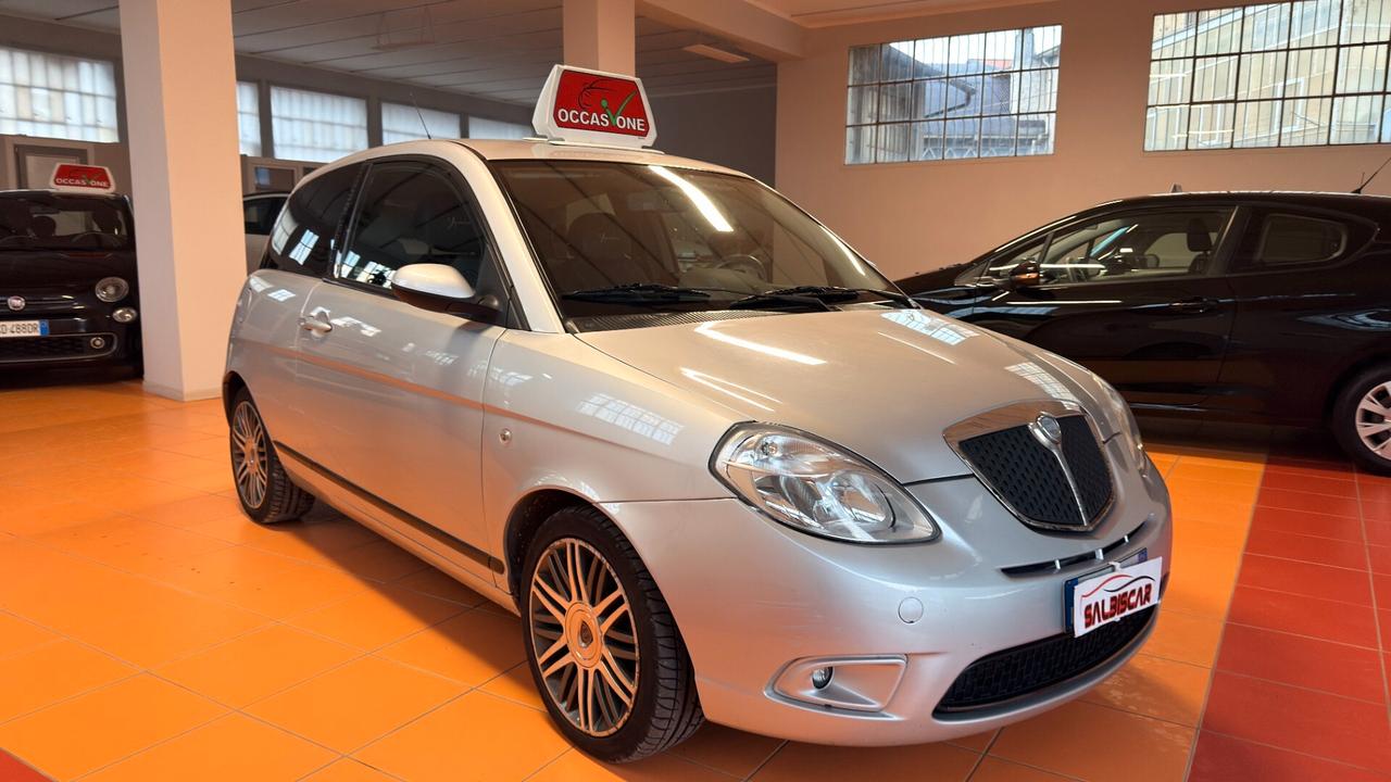 Lancia Ypsilon 1.4 16V Sport MomoDesign