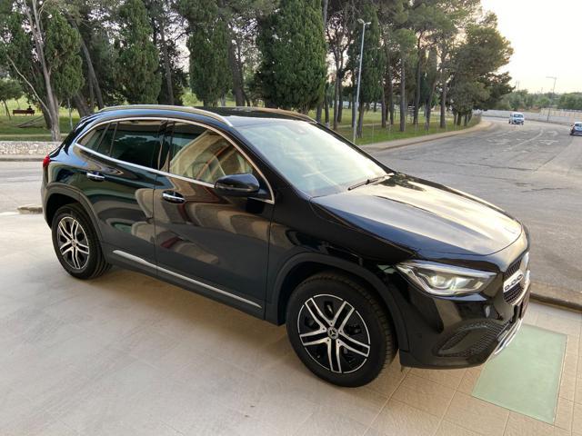 MERCEDES-BENZ GLA 200 d Automatic Sport Plus-LUCI AMBIENTE MULTICOLORE
