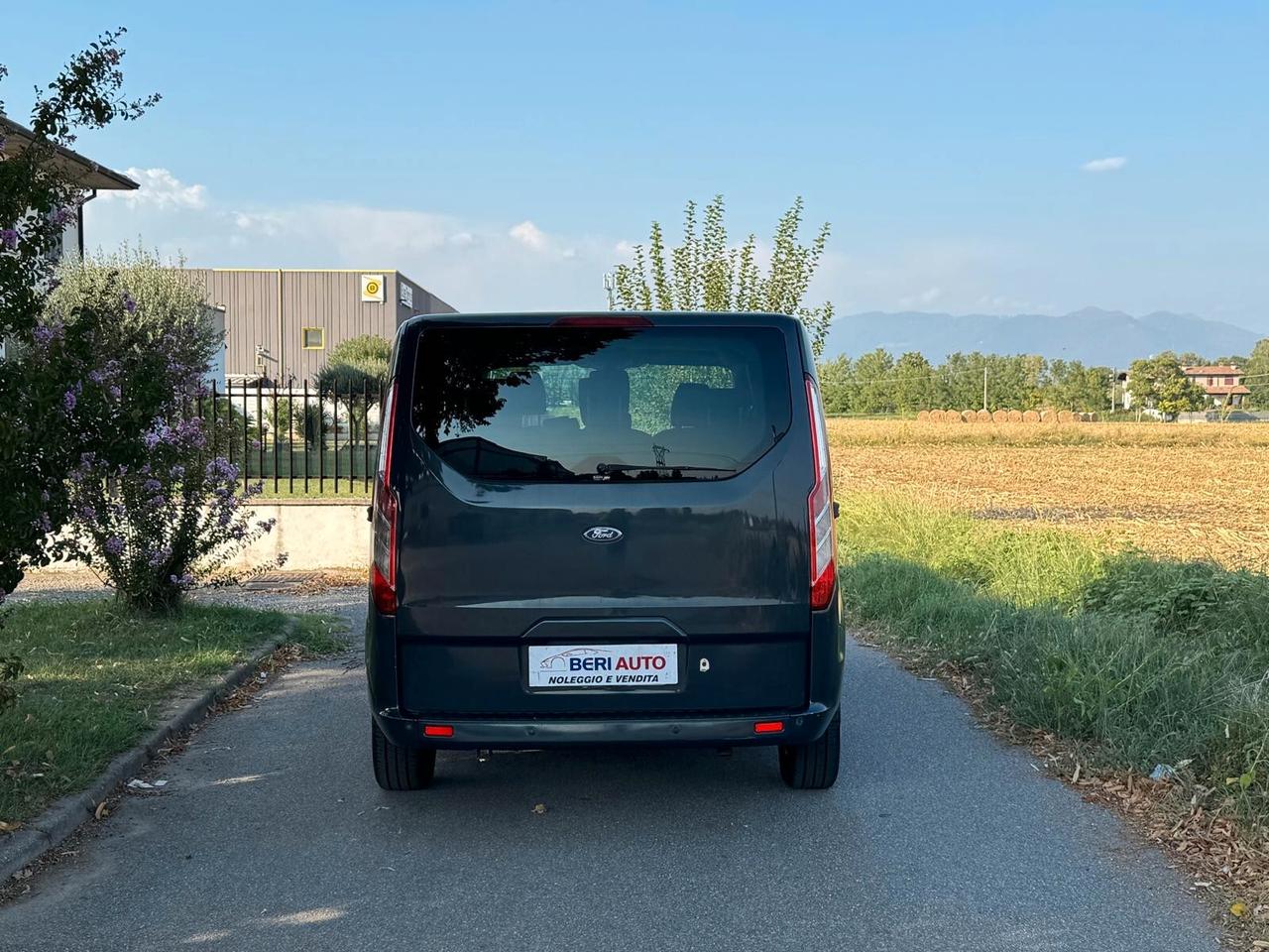 Ford Tourneo Custom 8 posti allestimento Titanium