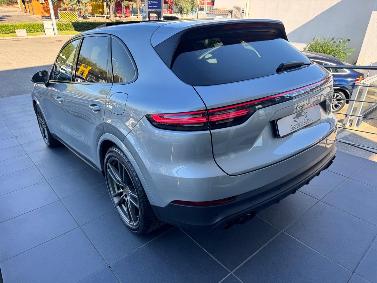 Porsche Cayenne 3.0 V6 E-Hybrid open edition uni pro italia