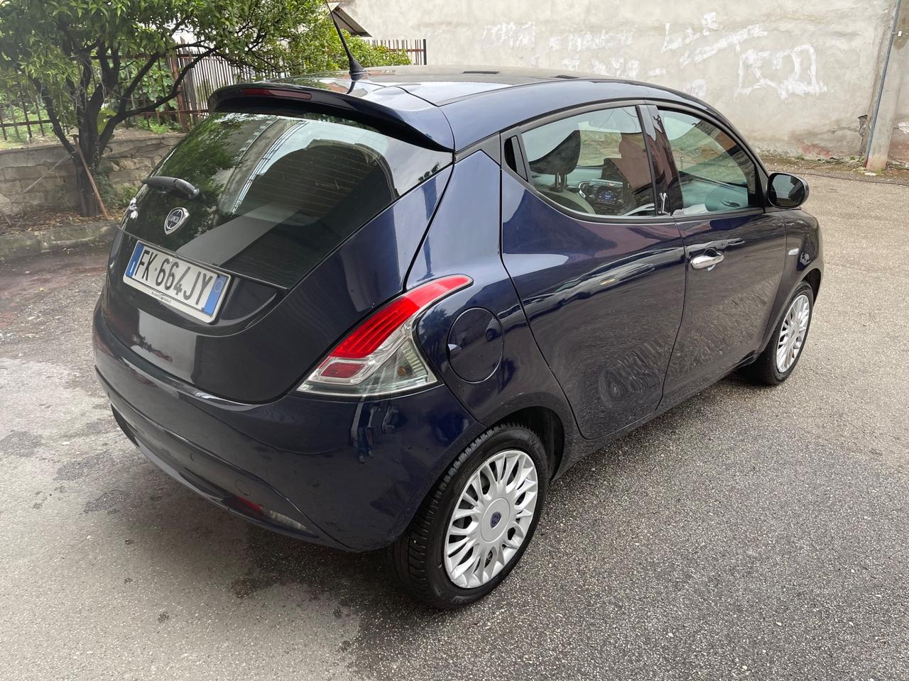 Lancia Ypsilon 1.2 69 CV 5 porte Silver