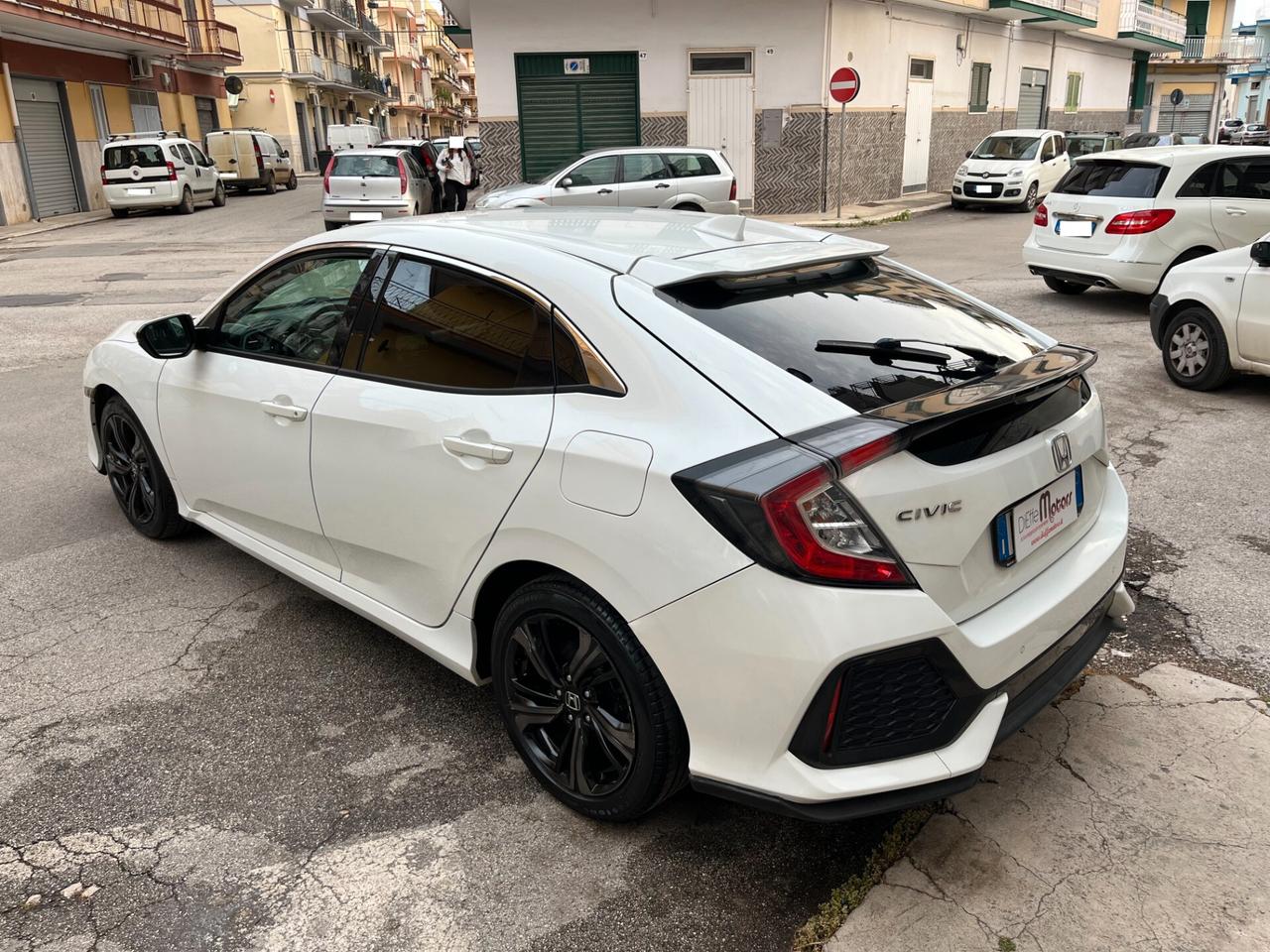 Honda Civic 1.6 5 porte Elegance Navi