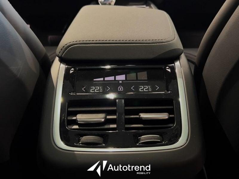 Volvo XC60 B5 250 CV AWD Mild Hybrid Benzina Automatica Ultra Dark