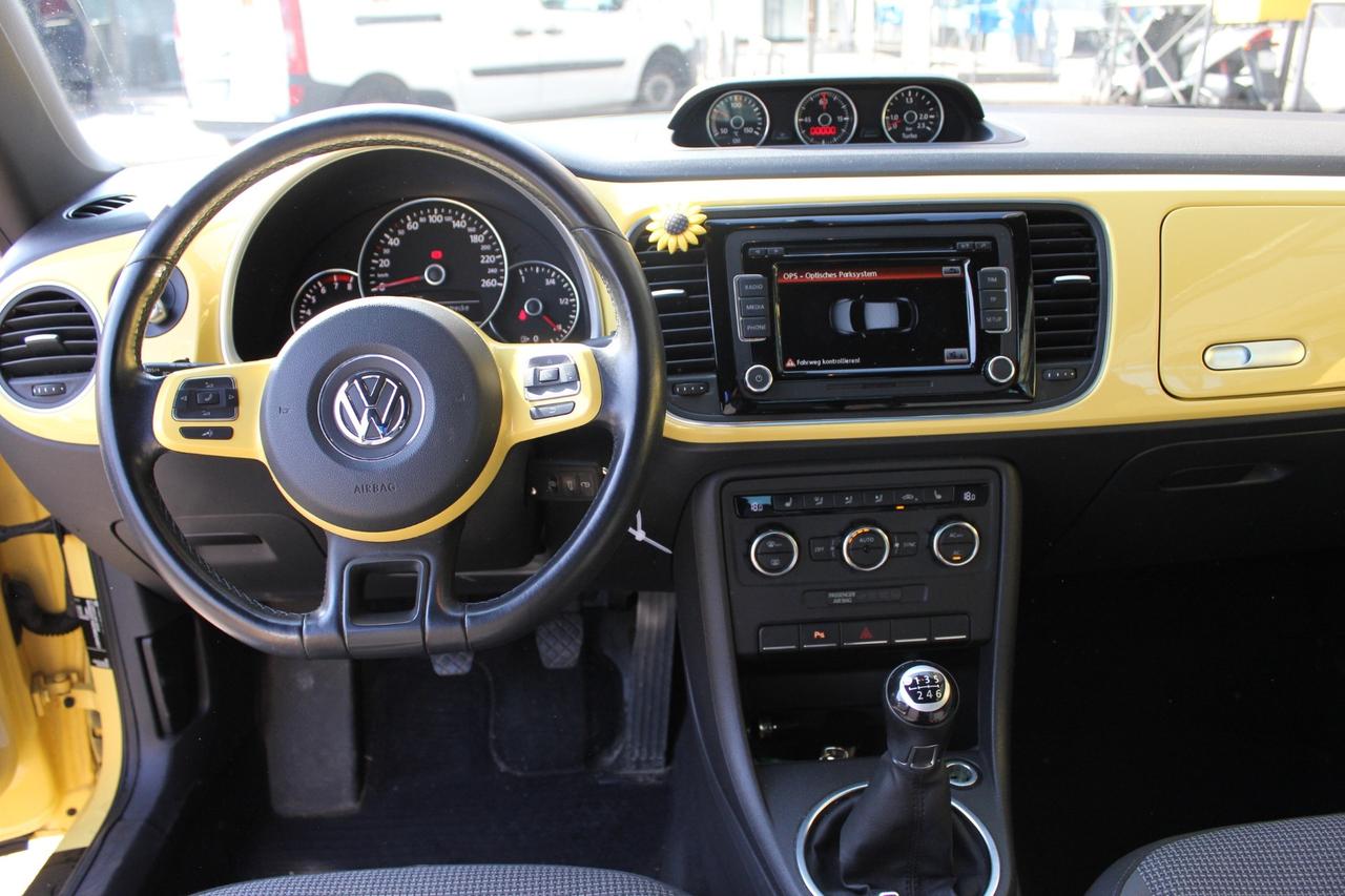 Volkswagen Maggiolino 1.2 TSI Design 105CV – Cerchi 18”, Sound Fender, Sedili Riscaldati
