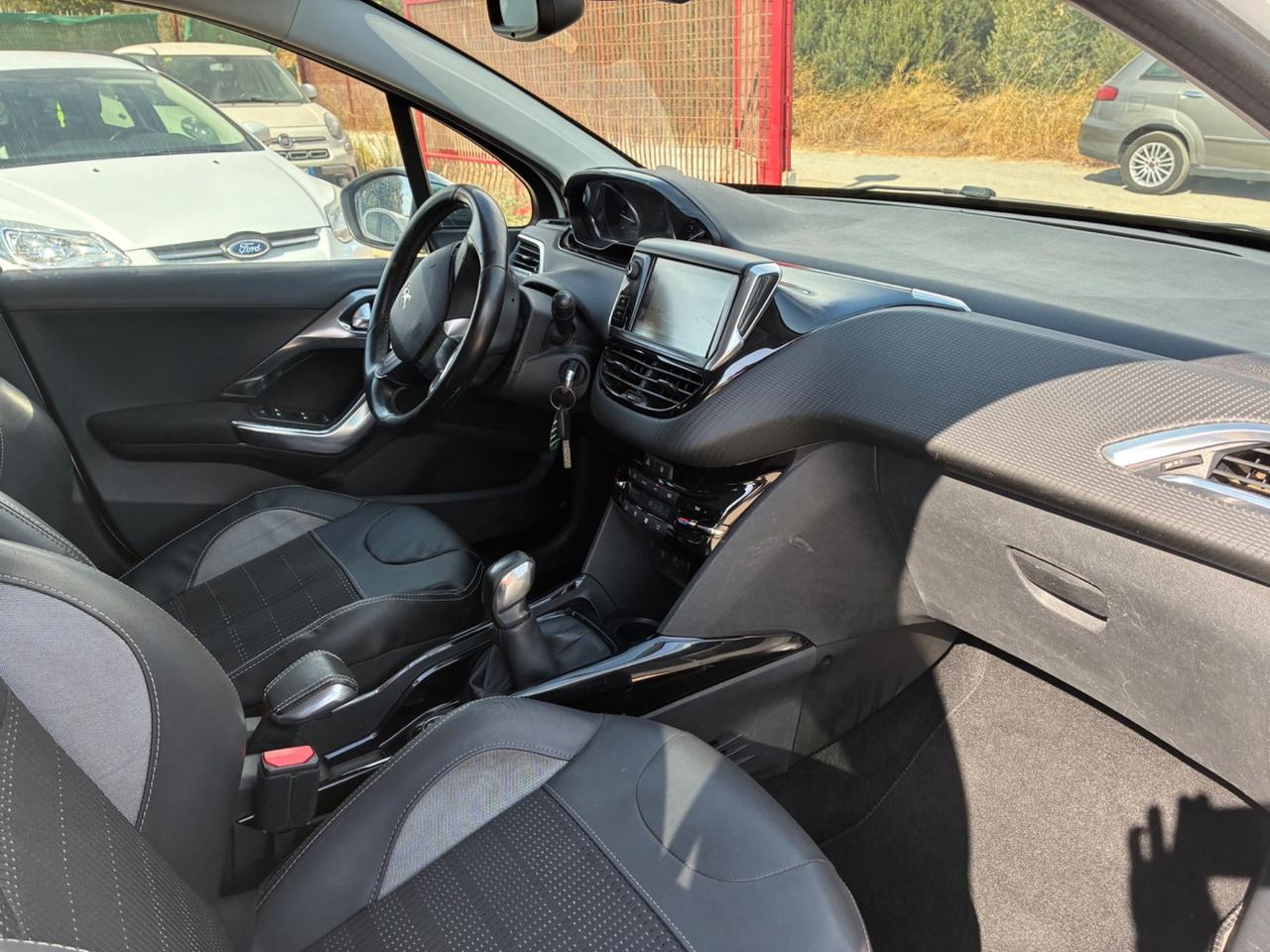 Peugeot 2008 BlueHDi 100 S&S Black Matt
