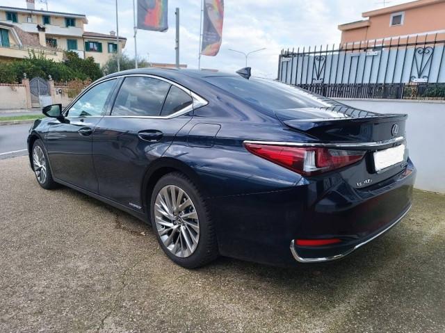 Lexus ES 300h 2.5 Luxury cvt