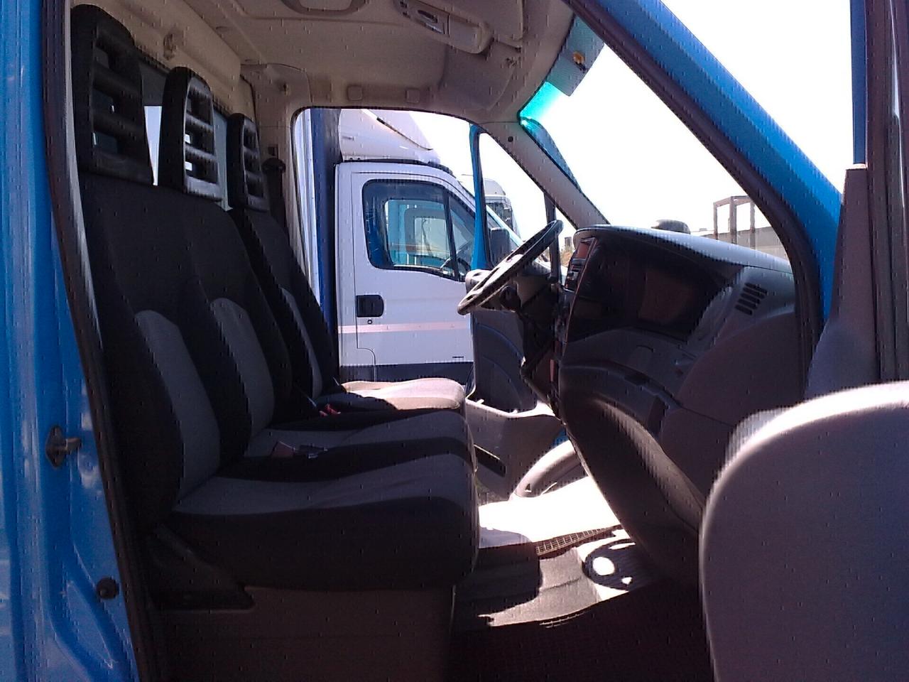 Iveco Daily 35c10 2.3hpt CENT. SPONDA - 2011