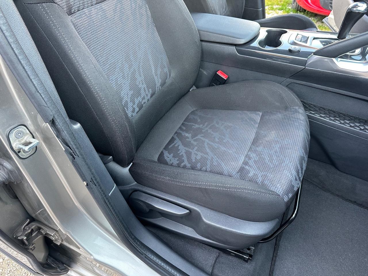 Peugeot 3008 1.6 HDi 110CV cambio robotizzato