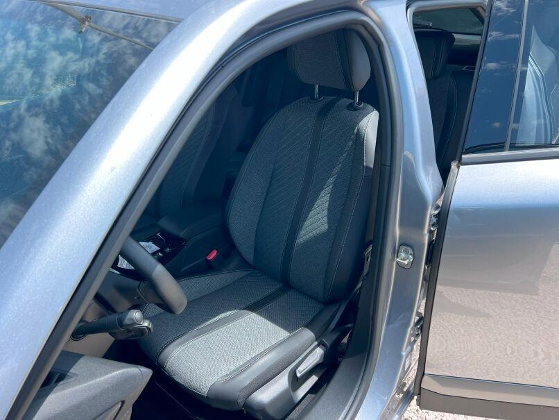 Peugeot 2008 PureTech 100 S&S Allure "Vision pack"; "Navi Pack"