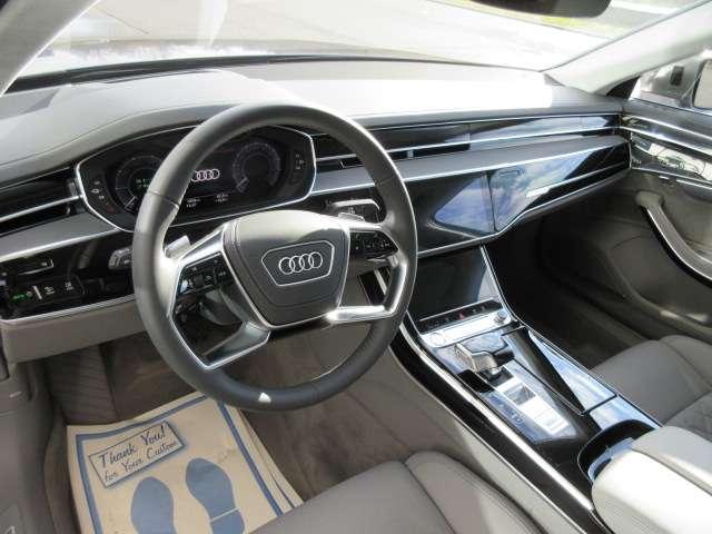 Audi A8 60 TFSI e 449 CV quat tip List. 180.093 €