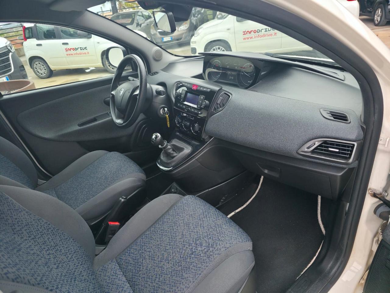 Lancia Ypsilon 1.0 FireFly 5 porte S&S Hybrid Ecochic A. Ferretti
