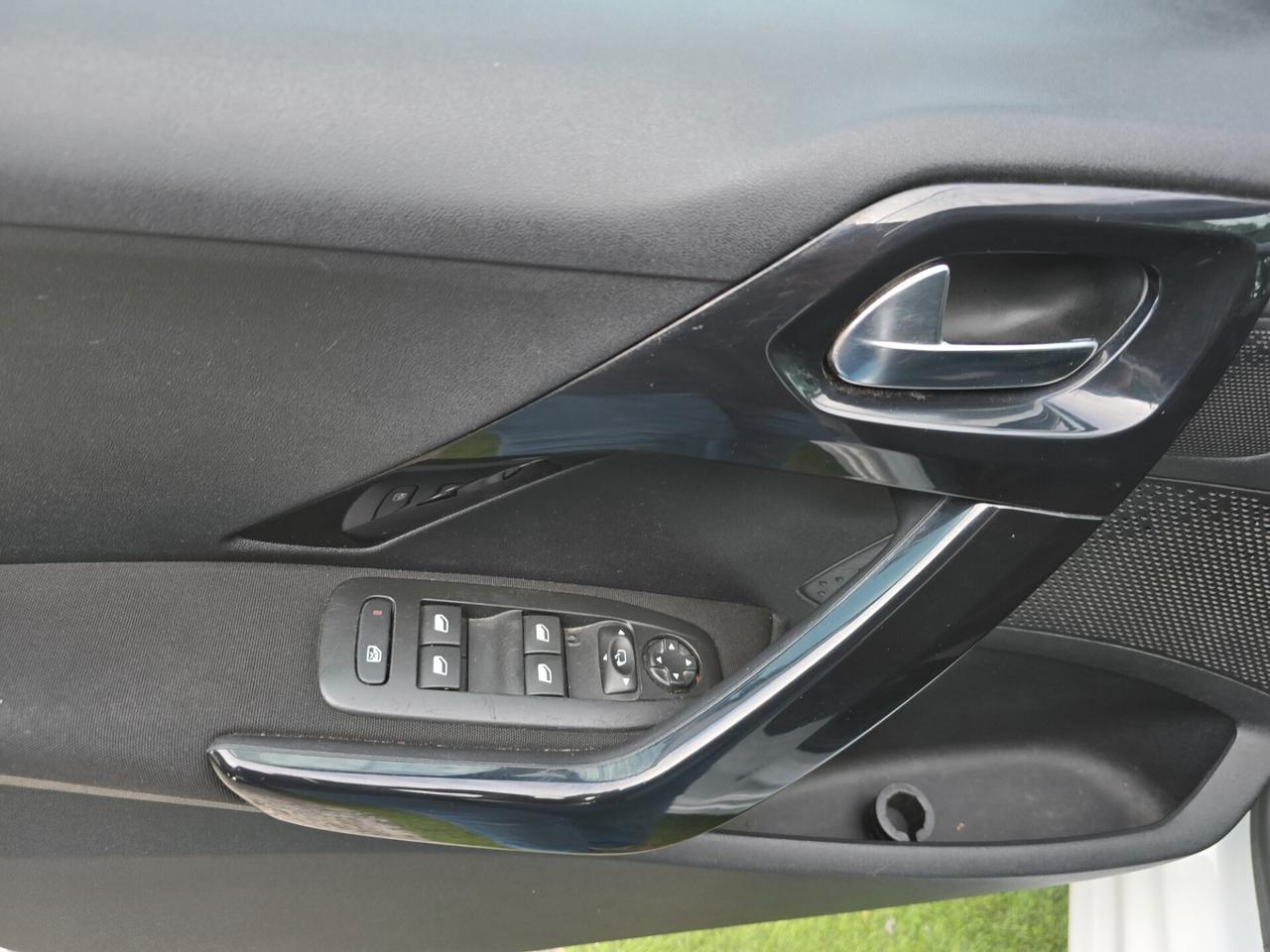 Peugeot 208 1.6HDI 100CV Allure EURO6-2015
