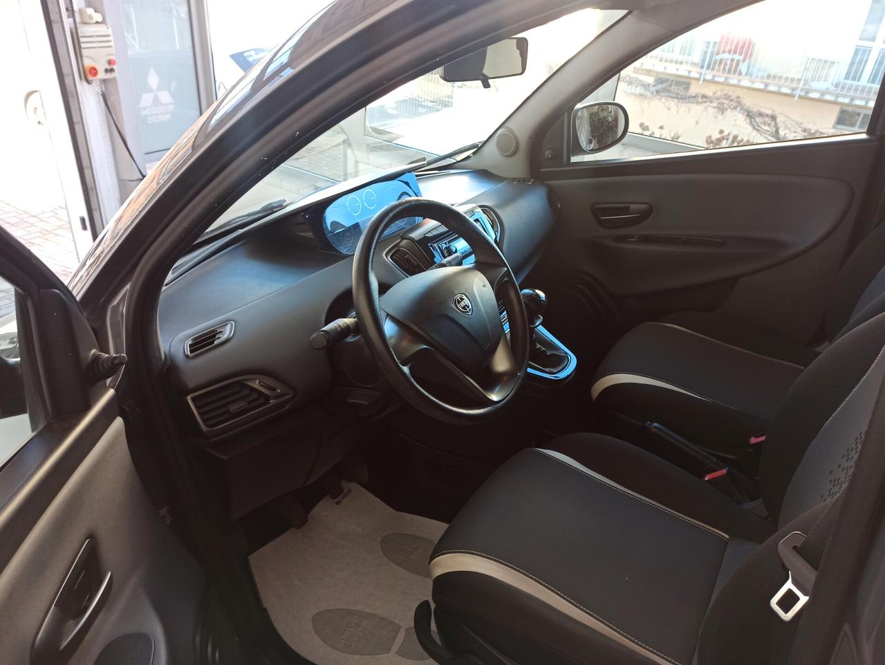 Lancia Ypsilon 1.2 69 CV 5 porte elefantino