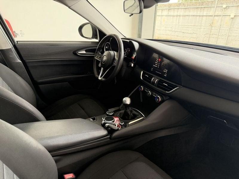 Alfa Romeo Giulia 2.2 Turbo MT6 150 CV Business Launch Ed