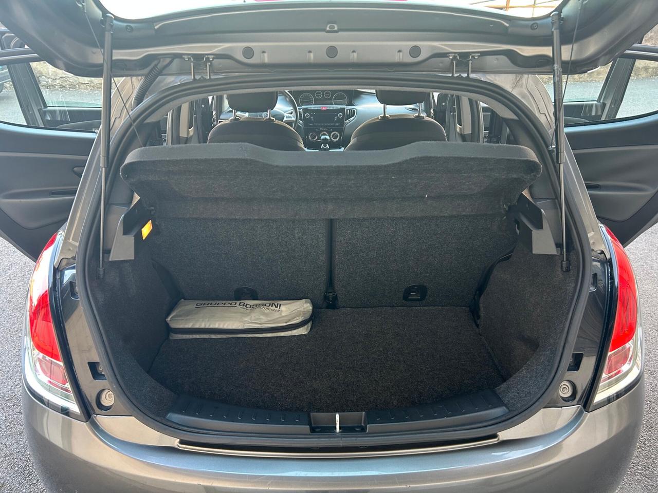 Lancia Ypsilon 0.9 TwinAir 85 CV 5 porte Metano Ecochic Gold