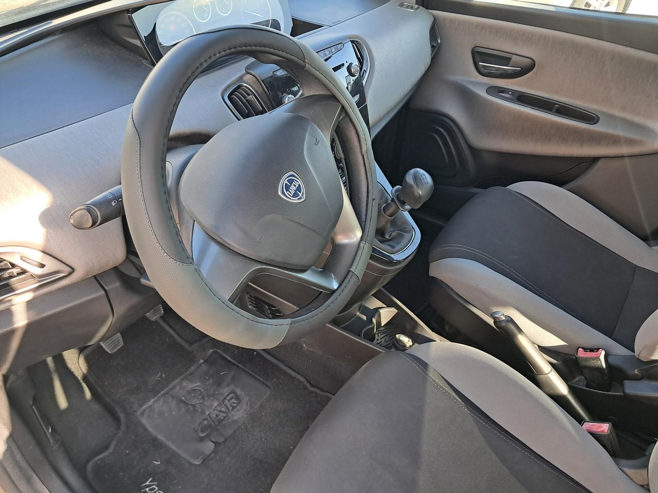 Lancia Ypsilon 1.2 69 CV 5 porte S&S Silver