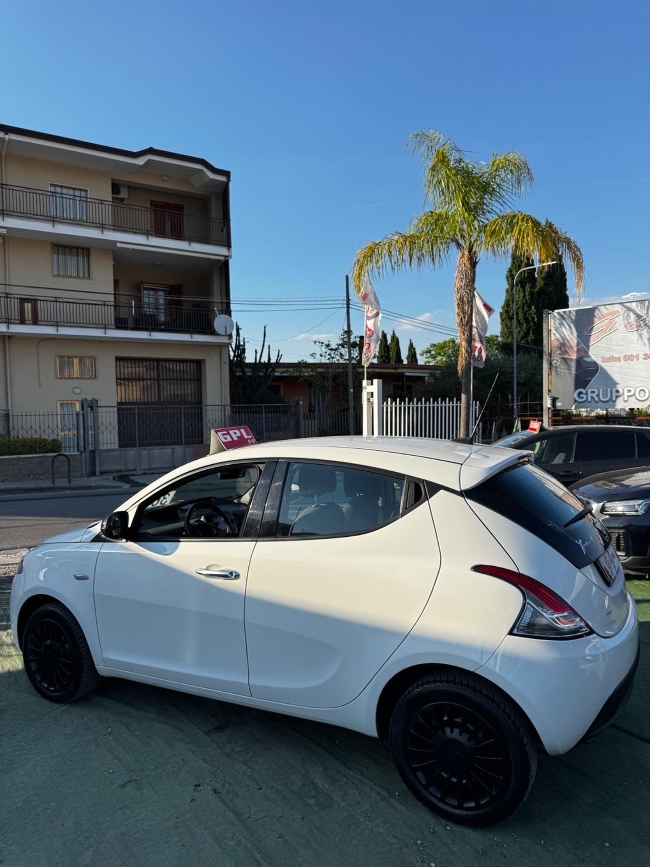 Lancia Ypsilon 1.2 69 CV 5 porte GPL Silver